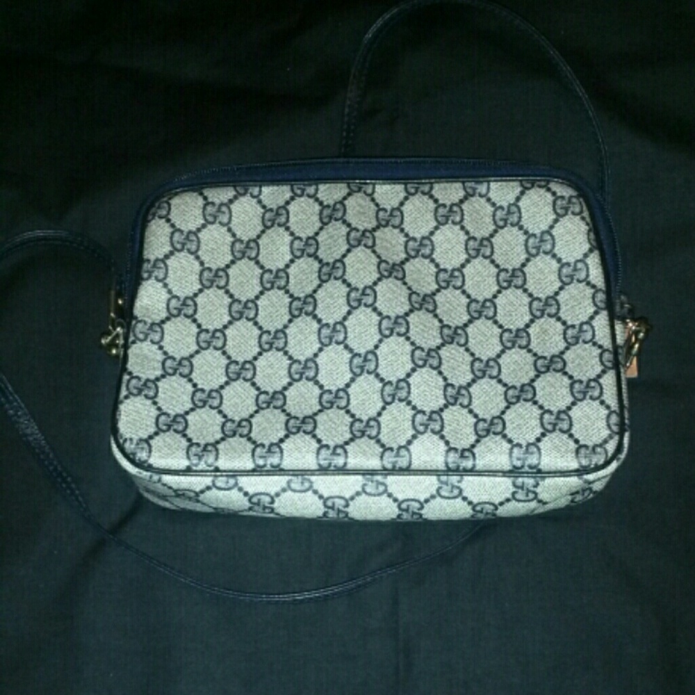 GUCCI AUTHENTIC CROSSBAG